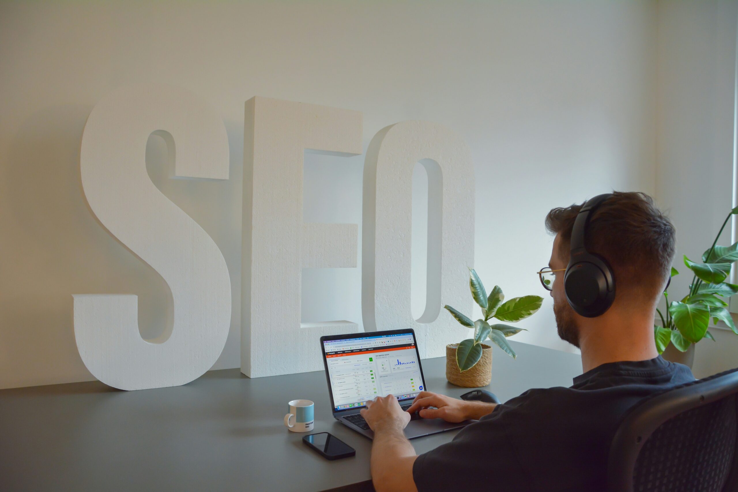 Comment devenir consultant SEO freelance en 2026 : le guide complet